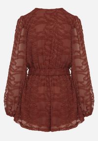 Born2be - Brązowy Krótki Kombinezon z Siateczkowymi Rękawami i Wiązanym Paskiem Zenalea. Okazja: na imprezę, na randkę. Kolor: brązowy. Długość: krótkie. Styl: elegancki #5