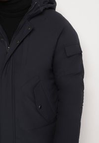 Born2be - Granatowa Kurtka z Odpinanym Kapturem i Ściągaczami Hediena. Okazja: na co dzień, na spotkanie biznesowe. Kolor: niebieski. Materiał: jeans. Styl: sportowy, biznesowy, elegancki, casual #5