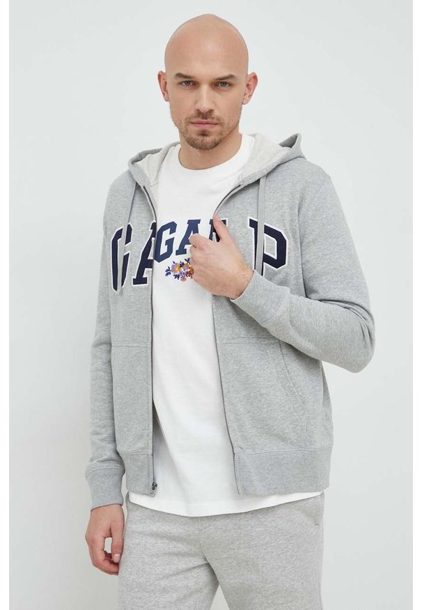 GAP bluza męska kolor szary z kapturem z aplikacją. Okazja: na co dzień. Typ kołnierza: kaptur. Kolor: szary. Wzór: aplikacja. Styl: casual