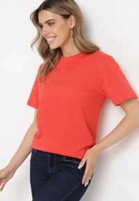 Born2be - Czerwony Bawełniany T-shirt o Luźnym Kroju z Krótkim Rękawem Adalria. Okazja: na co dzień. Kolor: czerwony. Materiał: bawełna. Długość rękawa: krótki rękaw. Długość: krótkie. Styl: klasyczny, elegancki, casual #7