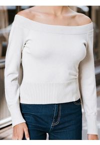 Sinsay - Sweter off shoulder - kremowy. Kolor: kremowy