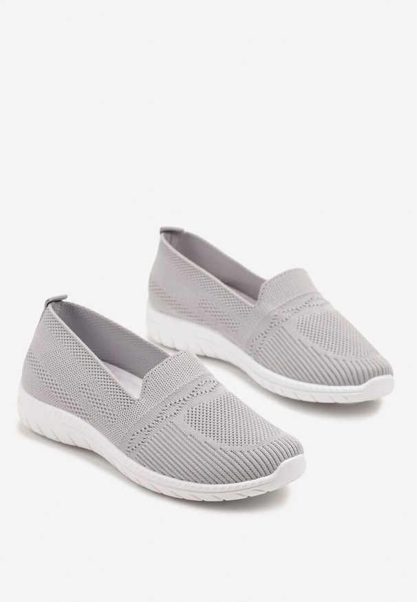 Born2be - Szare Wsuwane Tenisówki Mokasyny Venni. Okazja: na spacer, na co dzień. Zapięcie: bez zapięcia. Kolor: szary. Materiał: jeans. Wzór: aplikacja. Styl: elegancki, casual
