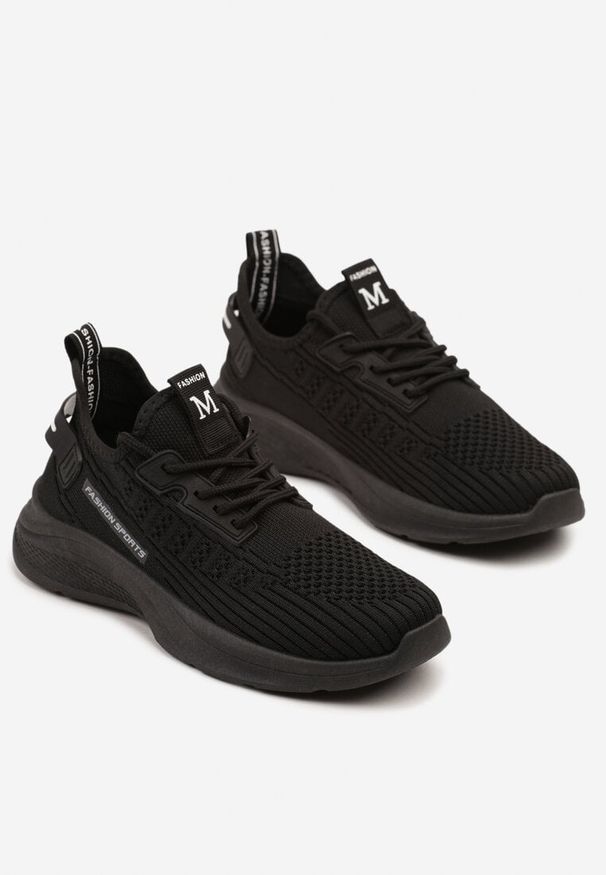 Renee - Czarne Buty Sportowe Sneakersy Ozdobione Tłoczeniem i Napisami Odalene. Okazja: na co dzień. Kolor: czarny. Materiał: jeans. Wzór: aplikacja, napisy