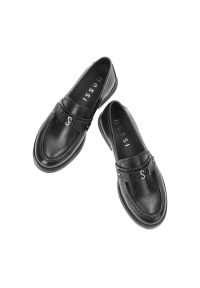Czarne Półbuty Nessi Stylowe Obuwie Damskie. Kolor: czarny. Materiał: skóra. Styl: elegancki #3