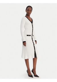 Guess Sukienka dzianinowa W6RK38 Z3HP2 Biały Regular Fit. Kolor: biały. Materiał: syntetyk #1
