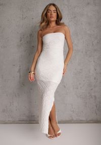 Renee - Biała Koktajlowa Sukienka Bandeau z Bawełnianej Koronki z Rozcięciem na Nogę Manore. Typ kołnierza: dekolt w łódkę. Kolor: biały. Materiał: bawełna, koronka. Długość rękawa: bez ramiączek. Wzór: koronka. Sezon: lato. Typ sukienki: dopasowane. Styl: wizytowy #4