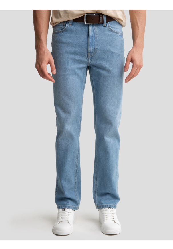 Big-Star - Jeansy męskie z prostą nogawką jasnoniebieskie Toros 171. Okazja: na co dzień. Stan: podwyższony. Kolor: niebieski. Styl: vintage, casual, klasyczny, elegancki