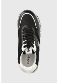 Patrizia Pepe sneakersy dziecięce kolor czarny. Nosek buta: okrągły. Zapięcie: sznurówki. Kolor: czarny. Materiał: skóra, guma. Obcas: na platformie #2