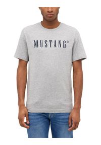 Mustang - Męski T-Shirt Koszulka MUSTANG Style Austin Mid Grey Melange 1014695 4140. Okazja: na co dzień. Kolekcja: plus size. Materiał: jeans, bawełna. Wzór: aplikacja. Styl: klasyczny, casual, elegancki