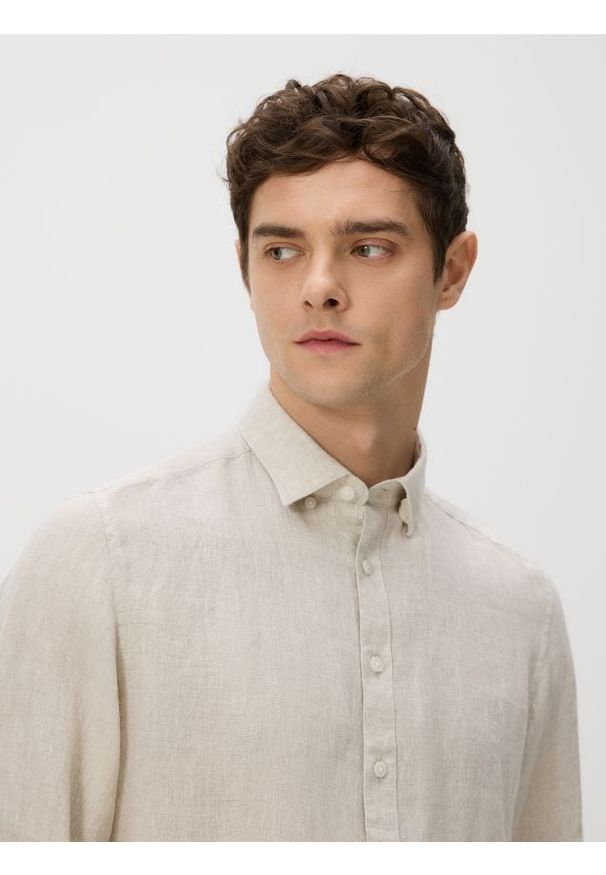 Reserved - Lniana koszula regular fit - beżowy. Kolor: beżowy. Materiał: len