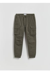 Reserved - Spodnie jogger cargo - ciemnozielony. Kolor: zielony. Materiał: bawełna, tkanina
