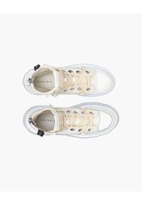 Inuikii - INUIKII MATILDA CANVAS HIGH Sneakersy damskie. Okazja: na co dzień, na spacer. Wysokość cholewki: przed kolano. Kolor: biały. Materiał: guma, materiał. Szerokość cholewki: normalna. Sezon: lato. Sport: turystyka piesza