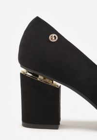 Renee - Czarne Czółenka na Słupku z Wkładką ze Skóry Naturalnej i Metaliczną Ozdobą Dynaste. Kolor: czarny. Materiał: skóra. Wzór: aplikacja. Obcas: na słupku. Styl: elegancki #4