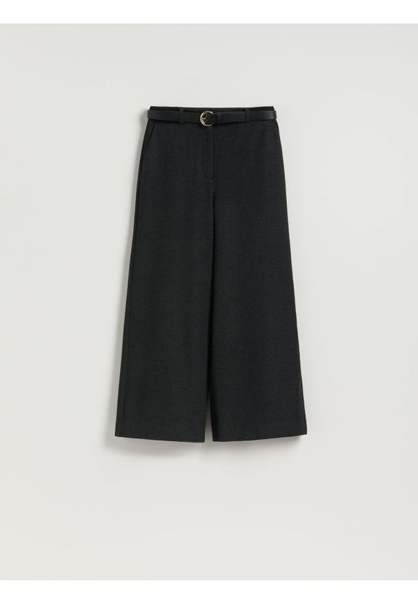 Reserved - Spodnie culotte z paskiem - czarny. Kolor: czarny. Materiał: tkanina, wiskoza