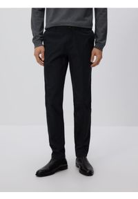 Reserved - Spodnie chino slim fit - czarny. Kolor: czarny. Materiał: tkanina, bawełna #1