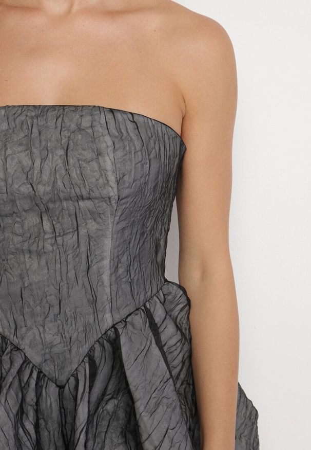 Born2be - Szara Sukienka Rozkloszowana Bombka Bez Ramiączek Ivelvivis. Typ kołnierza: typu klepsydra. Kolor: szary. Długość rękawa: bez ramiączek. Typ sukienki: bombki