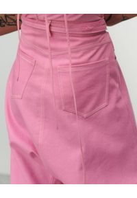 VICHER - Różowe spodnie jeansowe RIVERA. Stan: podwyższony. Kolor: różowy, wielokolorowy, fioletowy. Wzór: paski #4