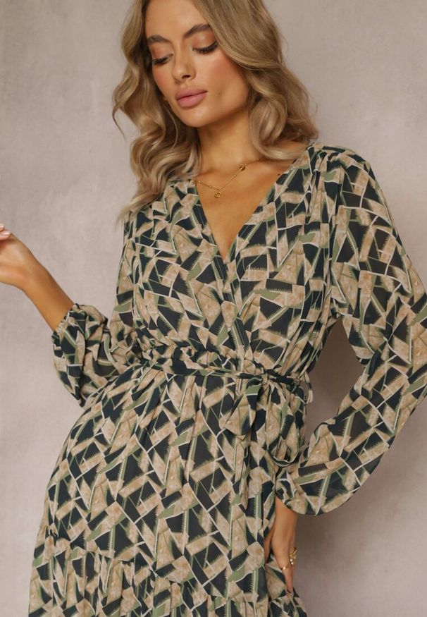 Renee - Zielona Sukienka Kopertowa z Gumką w Talii Jarne. Kolor: zielony. Materiał: tkanina, materiał. Długość rękawa: długi rękaw. Typ sukienki: kopertowe. Styl: boho. Długość: maxi