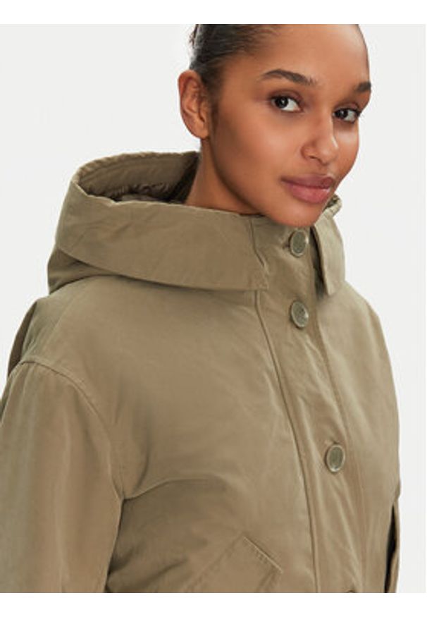 Guess Kurtka przejściowa W5RL13 WGWD2 Zielony Regular Fit. Kolor: zielony. Materiał: syntetyk