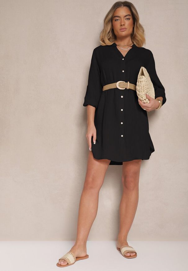 Renee - Czarna Pudełkowa Sukienka Bawełniana Oversize z Dekoltem w Serek Elavellis. Okazja: na co dzień. Typ kołnierza: dekolt w serek. Kolor: czarny. Materiał: bawełna. Typ sukienki: oversize. Styl: casual, elegancki