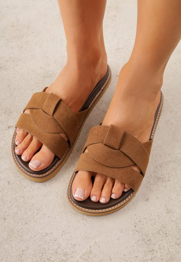 Renee - Brązowe Klapki VICES z Geometryczną Cholewką Lorazeiros. Okazja: na co dzień. Kolor: brązowy. Materiał: jeans. Wzór: geometria. Sezon: lato. Obcas: na płaskiej podeszwie. Styl: casual