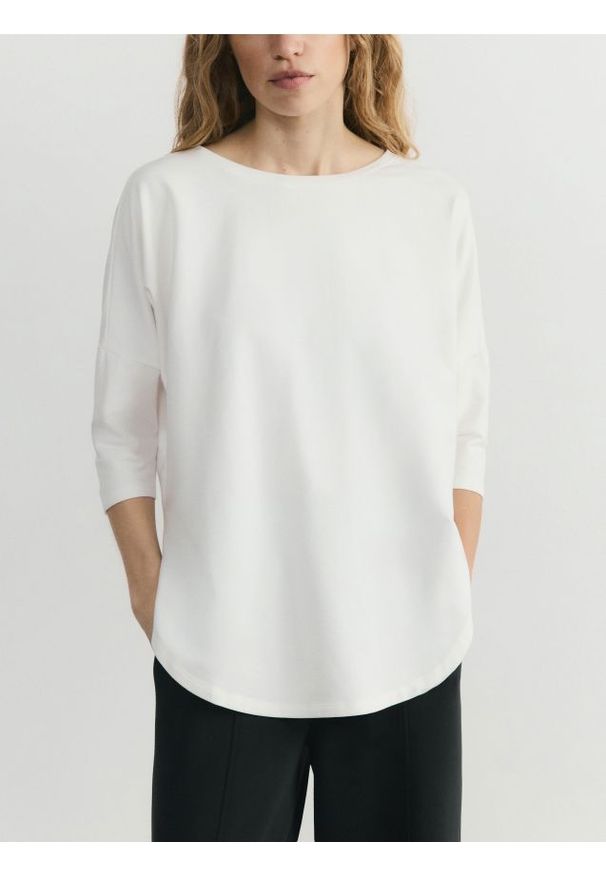 Reserved - T-shirt z modalem - złamana biel. Materiał: dzianina, bawełna