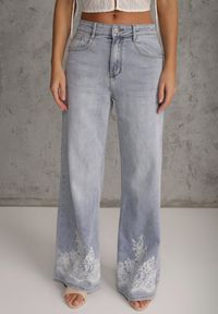 Renee - Niebieskie Jeansy Szerokie w Stylu Boho z Ozdobnym Nadrukiem na Nogawkach Endippe. Kolor: niebieski. Wzór: nadruk. Styl: boho #6