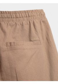 outhorn - Spodenki tkaninowe z lnem męskie - brązowe. Okazja: na co dzień. Kolor: brązowy. Materiał: tkanina, len. Styl: casual #8