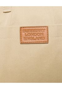 Burberry - BURBERRY - Beżowe spodnie z bawełny. Kolor: beżowy. Materiał: bawełna. Wzór: aplikacja. Styl: klasyczny, sportowy #2