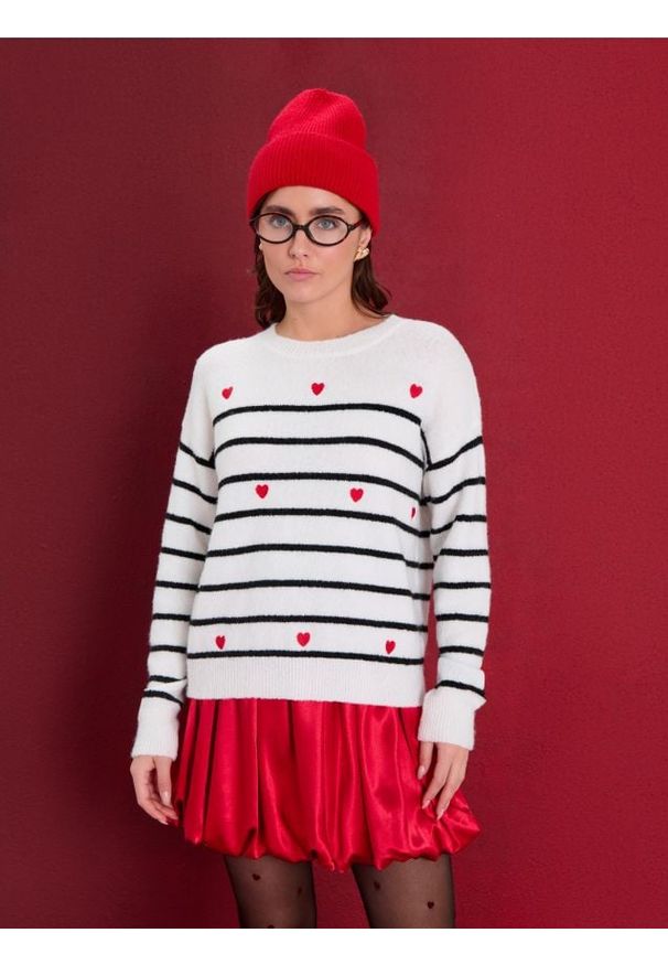 Sinsay - Sweter w paski i serca - biały. Kolor: biały. Wzór: paski