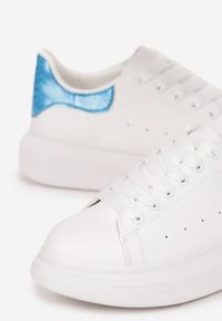 Born2be - Biało-Niebieskie Sneakersy Sondos. Nosek buta: okrągły. Kolor: biały. Materiał: skóra ekologiczna. Szerokość cholewki: normalna. Obcas: na platformie #2