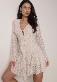 Born2be - Beżowa Koronkowa Sukienka z Falbankami i Wiązaniem przy Dekolcie Delanatea. Okazja: na co dzień. Typ kołnierza: kołnierz z falbankami. Kolor: beżowy. Materiał: koronka. Sezon: wiosna, lato. Styl: casual, elegancki #4