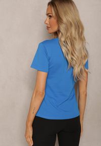 Renee - Niebieski T-shirt z Bawełny Ozdobiony Nadrukiem z Przodu Ubsaria. Okazja: na co dzień. Kolor: niebieski. Materiał: bawełna. Wzór: nadruk, aplikacja. Styl: casual #4