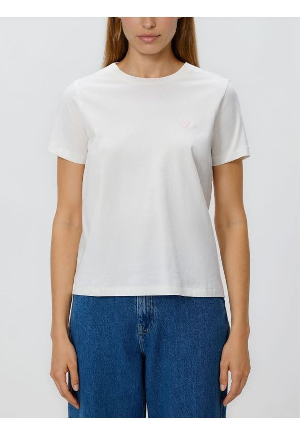 Reserved - T-shirt z sercem - złamana biel. Materiał: bawełna