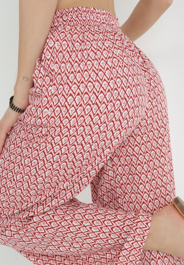 Born2be - Różowe Szerokie Spodnie z Gumką w Talii i Regularnym Stanem z Wiskozy Timandia. Kolor: różowy. Materiał: wiskoza