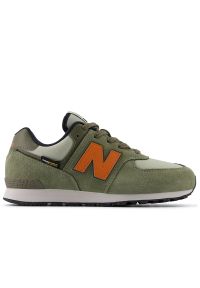 Buty New Balance GC574SOF - zielone. Okazja: na co dzień. Zapięcie: sznurówki. Kolor: zielony. Materiał: syntetyk, skóra, guma, tkanina, materiał. Szerokość cholewki: normalna. Model: New Balance 574