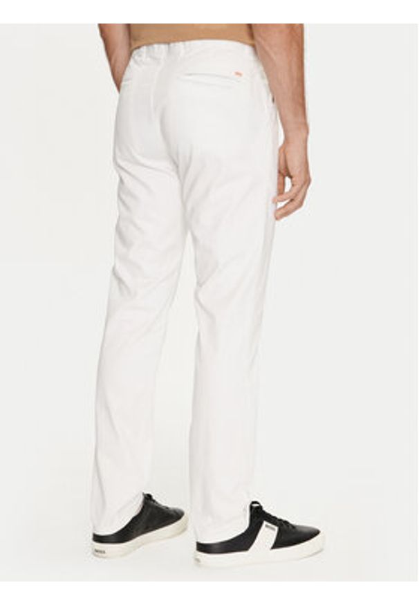 BOSS - Boss Chinosy Chino_Slim 50510933 Beżowy Slim Fit. Kolor: beżowy. Materiał: bawełna