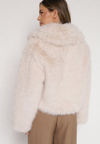 Born2be - Beżowa Kurtka Futrzana z Ozdobnym Kołnierzem Wedoria. Okazja: na co dzień. Kolor: beżowy. Materiał: futro. Styl: casual #3