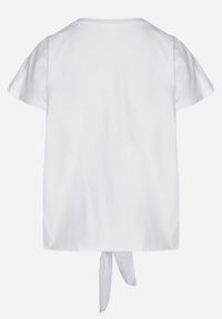Born2be - Biały T-shirt z Bawełny z Ozdobnym Wiązaniem Sunitra. Okazja: na co dzień, na spotkanie biznesowe. Kolor: biały. Materiał: bawełna. Sezon: lato, wiosna. Styl: biznesowy, klasyczny, casual #6