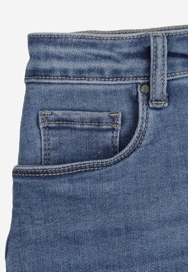 Renee - Granatowe Szorty Denimowe High Waist z Efektem Push-Up i Asymetrycznymi Nogawkami Zilisea. Okazja: na co dzień. Stan: podwyższony. Kolor: niebieski. Materiał: materiał. Styl: casual