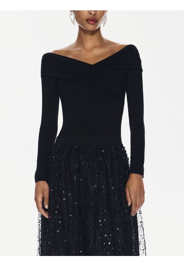 Reserved - Body z odkrytymi ramionami - czarny. Kolor: czarny. Materiał: wiskoza, dzianina