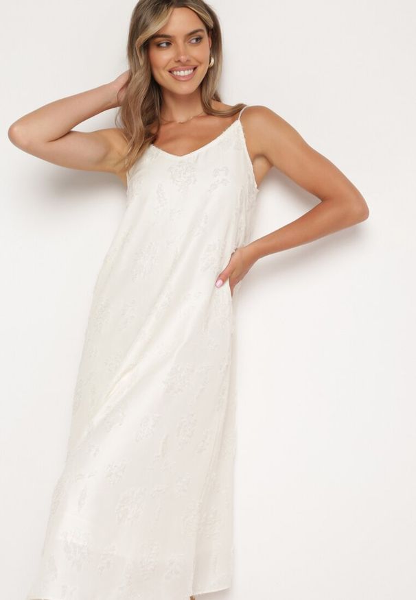 Born2be - Beżowa Trapezowa Sukienka na Ramiączkach z Koralikami i Cyrkoniami Dimzuri. Okazja: na co dzień. Kolor: beżowy. Materiał: jeans. Długość rękawa: na ramiączkach. Wzór: aplikacja. Typ sukienki: trapezowe. Styl: casual, elegancki