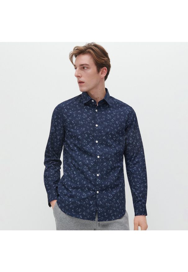 Reserved - Koszula slim fit z kwiatowym wzorem - Granatowy. Kolor: niebieski. Wzór: kwiaty