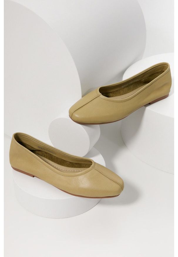 Answear Lab baleriny skórzane kolor turkusowy. Kolor: turkusowy. Materiał: skóra. Obcas: na obcasie. Styl: wakacyjny. Wysokość obcasa: niski