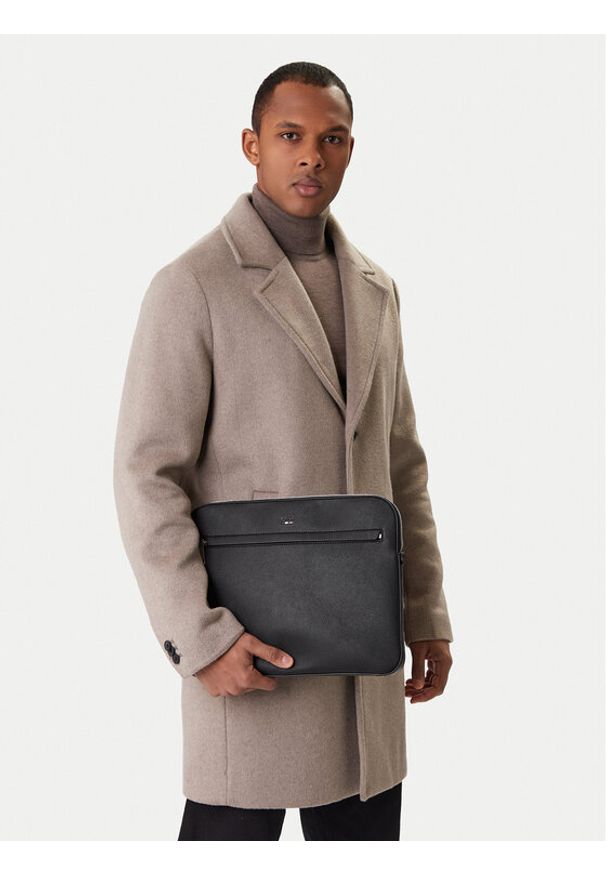 BOSS Etui na laptopa 50558167 Czarny. Kolor: czarny. Materiał: skóra