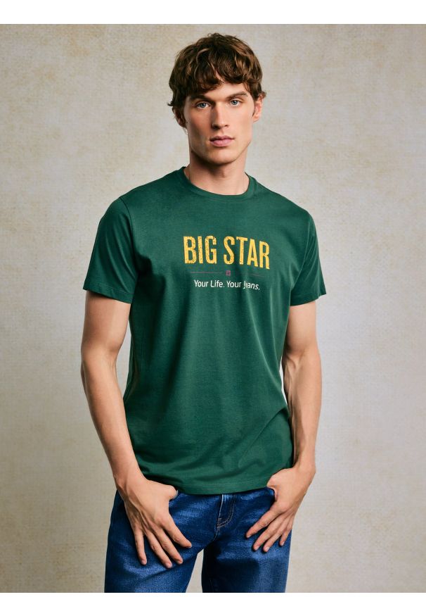 Big-Star - Koszulka męska o klasycznym kroju zielona Bruno 300. Okazja: na co dzień. Kolor: zielony. Materiał: bawełna. Wzór: nadruk. Styl: klasyczny