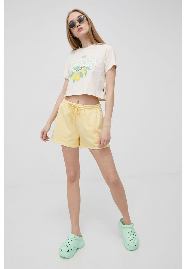 Levi's® - Levi's t-shirt bawełniany kolor beżowy. Okazja: na spotkanie biznesowe. Kolor: beżowy. Materiał: bawełna. Wzór: nadruk. Styl: biznesowy