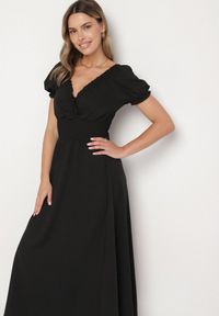 Born2be - Czarna Sukienka Ozdobiona Bufkami Dolinossa. Okazja: na co dzień. Kolor: czarny. Wzór: aplikacja. Sezon: lato. Styl: casual #4