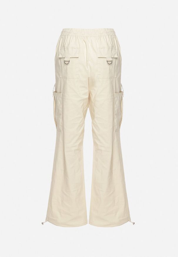 Born2be - Jasnobeżowe Spodnie Bojówki z Wysokim Stanem z Gumką w Pasie z Kieszeniami Biorella. Okazja: na co dzień. Stan: podwyższony. Kolor: beżowy. Długość: długie. Styl: casual, elegancki