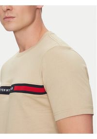 TOMMY HILFIGER - Tommy Hilfiger T-Shirt Chest Insert MW0MW36498 Beżowy Regular Fit. Kolor: beżowy. Materiał: bawełna #5